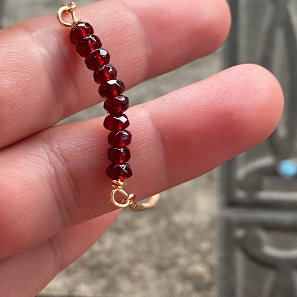 Garnet deep red bead bracelet - Picture 2 of 3